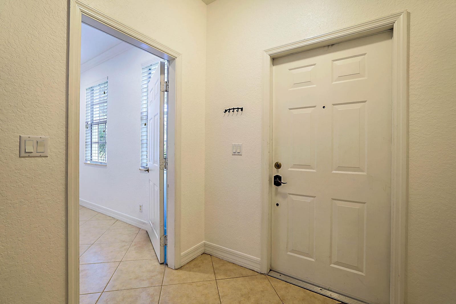 241 E THATCH PALM Circle E — photo 3