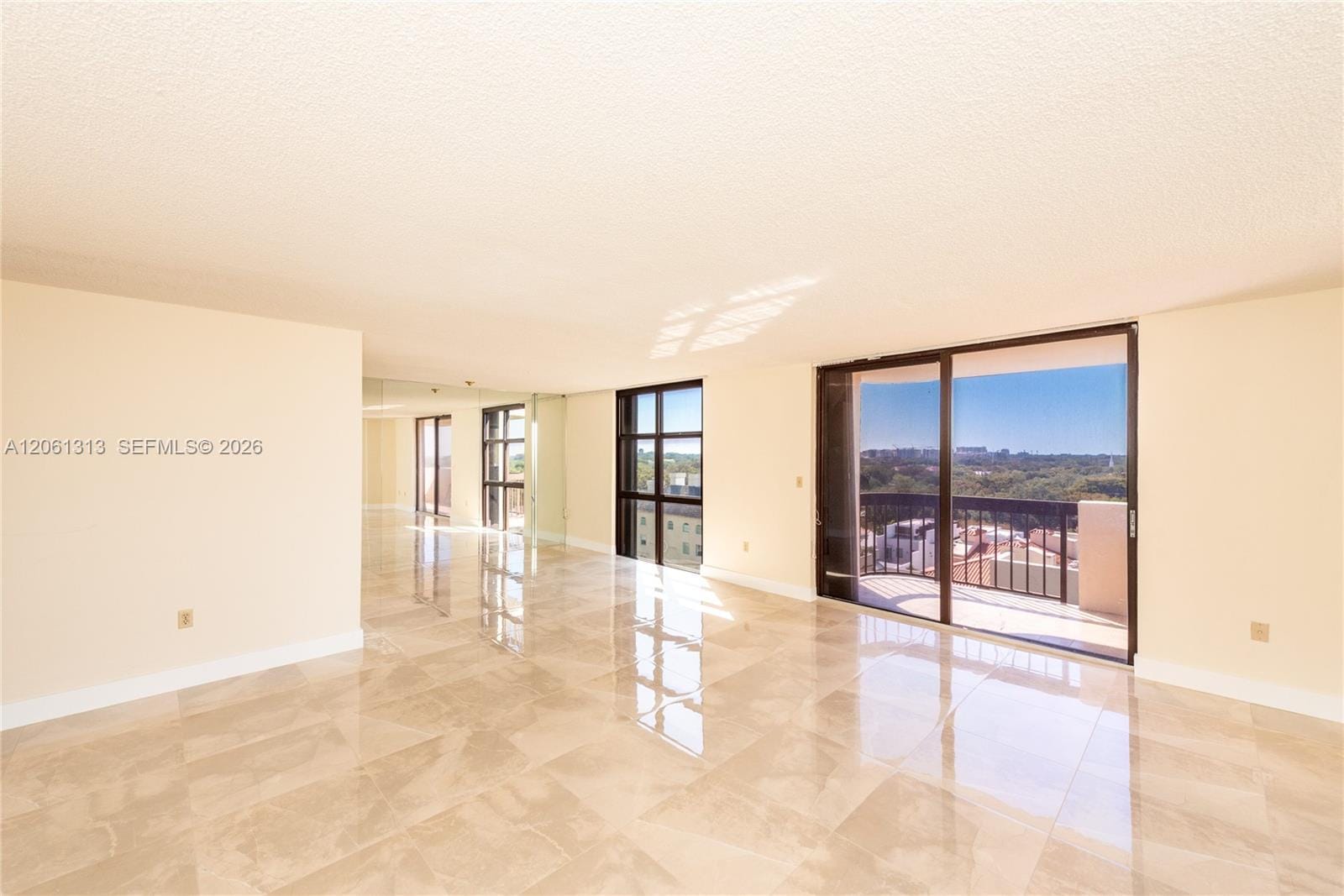 600 Biltmore Way 1014 — photo 5