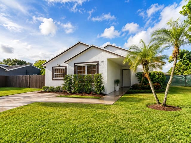 1240 Grandview Circle, Royal Palm Beach, FL 33411