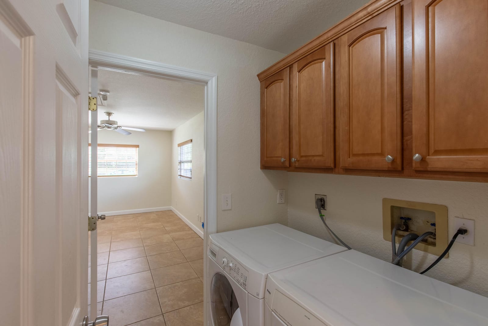 1240 Grandview Circle — photo 2