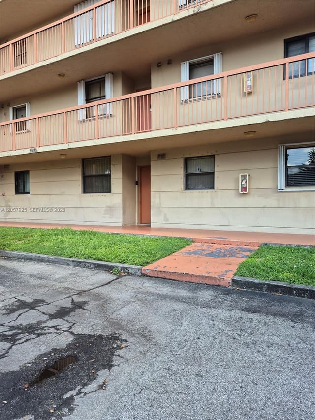 10253 NW 9th St Circle 102-6, Miami, FL 33172