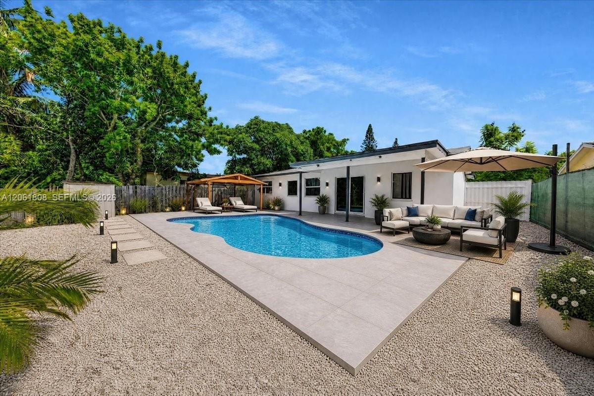 7819 SW 9th Street — photo 2