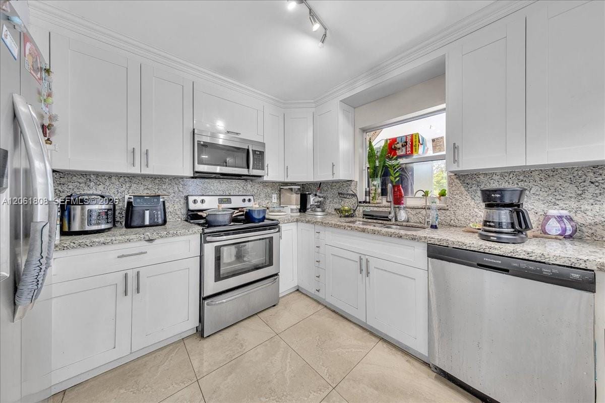 7819 SW 9th Street — photo 12