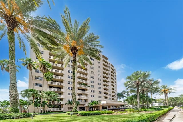 90 Edgewater Drive 501, sold in Gables Waterway Towers Co, Coral Gables, FL