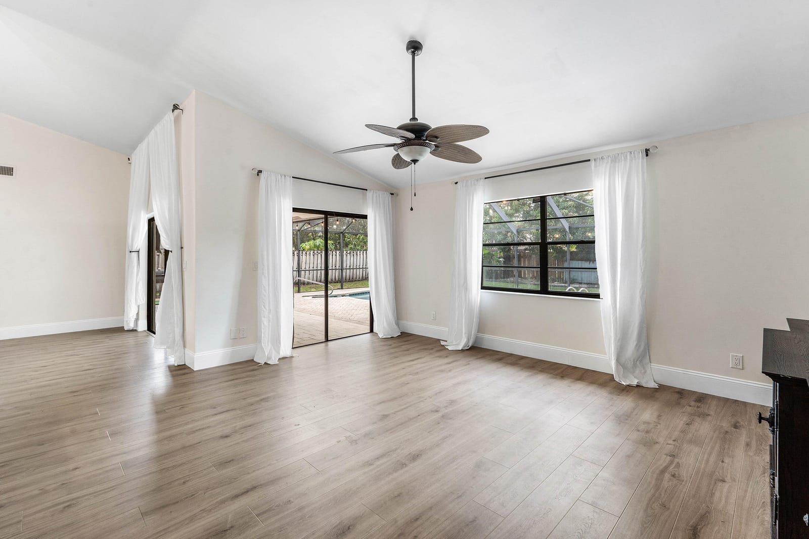 143 Miramar Avenue — photo 9