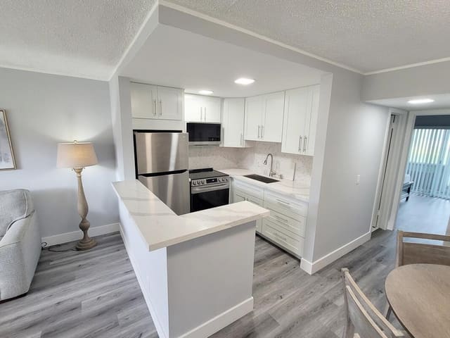 101 Hastings G, West Palm Beach, FL 33417