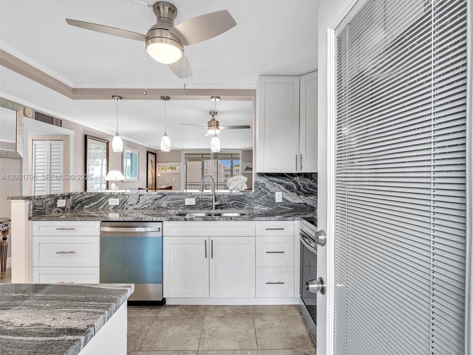 201 SE 11th Terrace 303 — photo 4