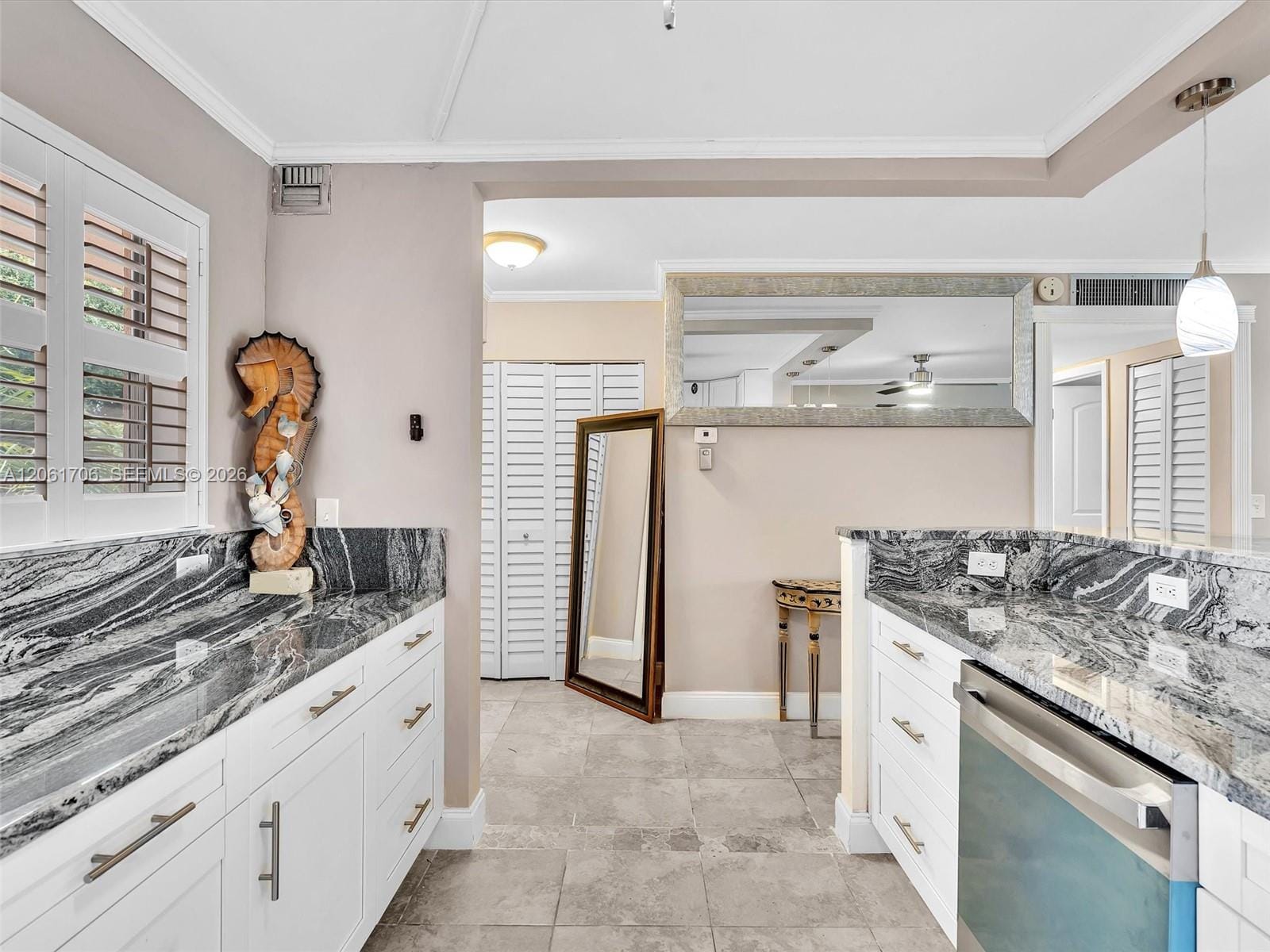 201 SE 11th Terrace 303 — photo 8