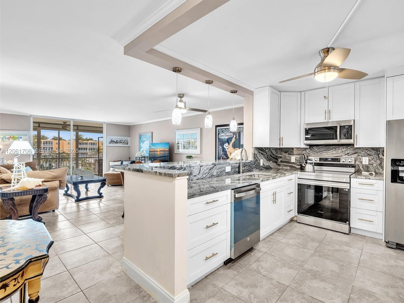201 SE 11th Terrace 303 — photo 9