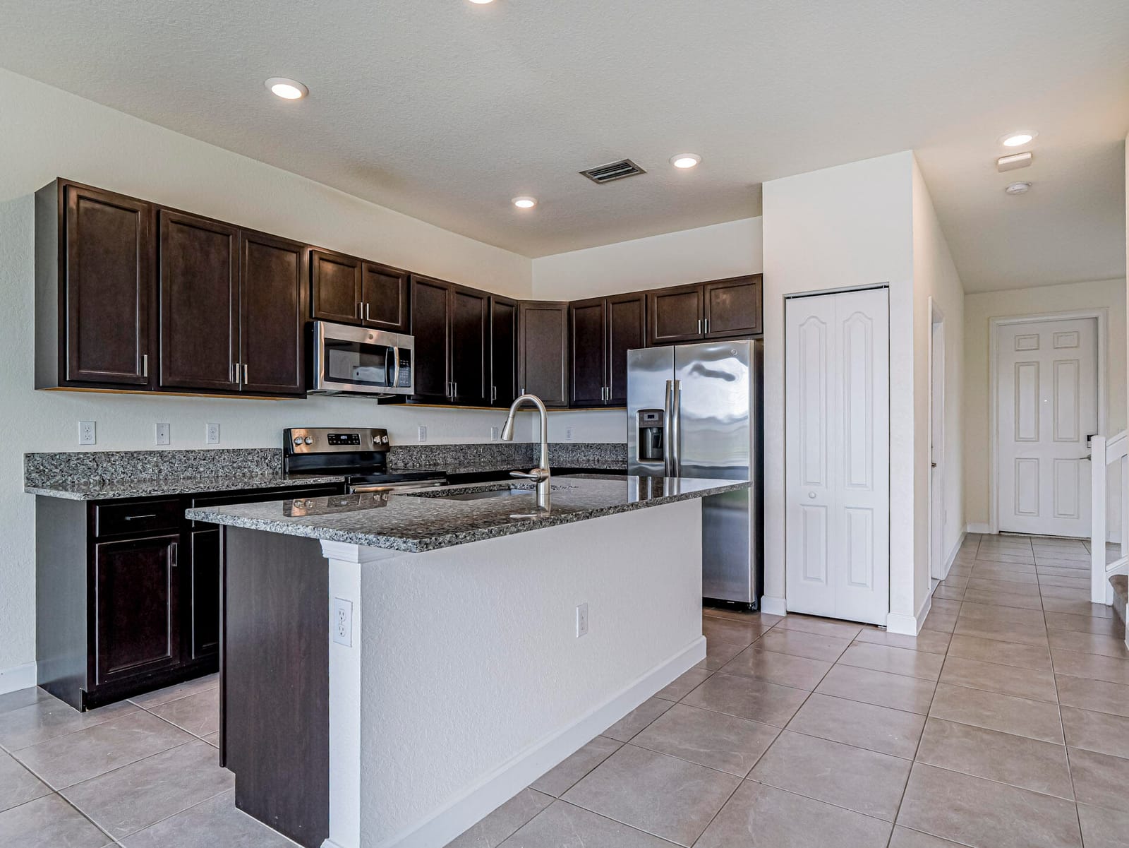 10092 W VILLA Circle — photo 8