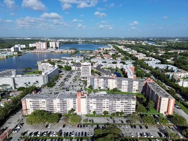 1770 NE 191st Street 717-1, Miami, FL 33179