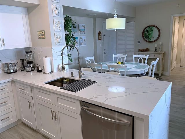 2080 S Ocean Drive 204, 2080 Ocean Drive, Hallandale Beach, FL