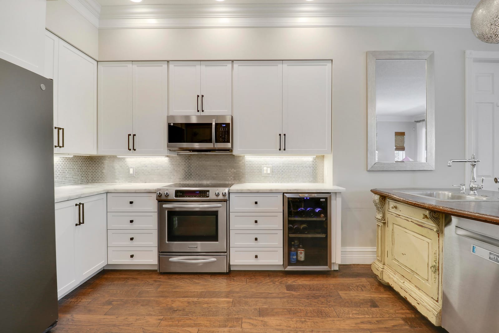 314 CARAVELLE Drive — photo 2