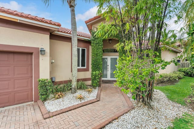 16007 OPAL CREEK Drive, Emerald Courts Opal Creek, Weston, FL