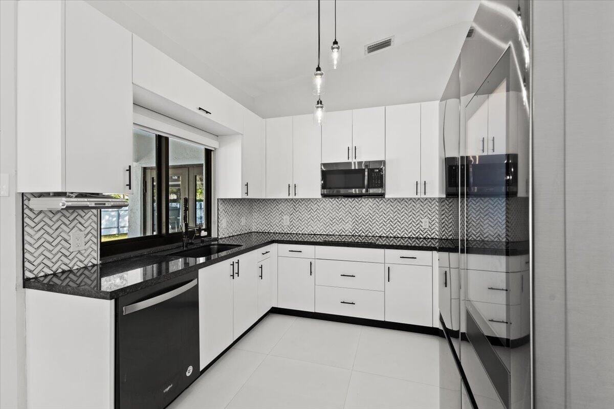 20221 NW 8TH Street — photo 3