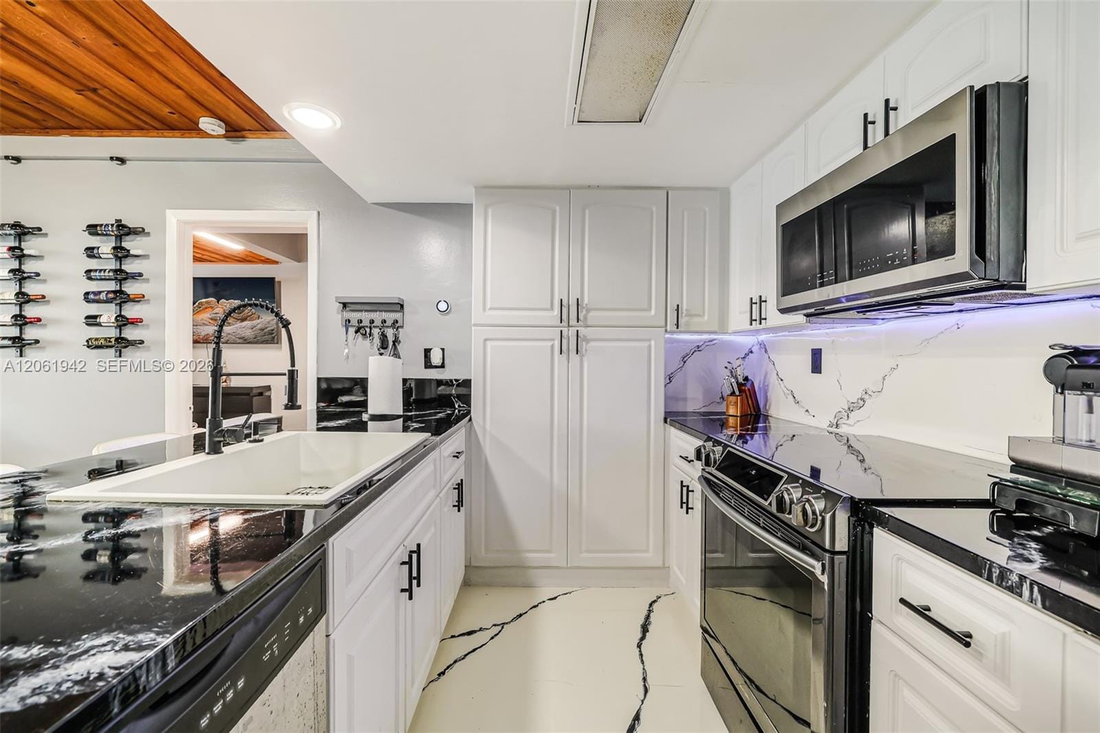 6402 Windmill Gate Road, Miami Lakes, FL 33014 photo 13