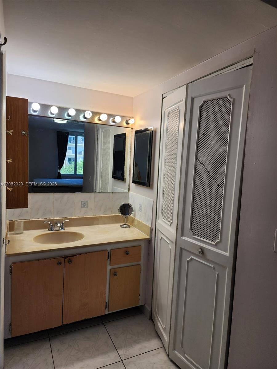 250 180th Drive 301 — photo 7