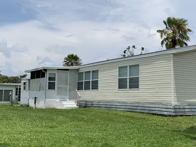 28 SE Flamenco Way, Spanish Lakes One, Port St. Lucie, FL