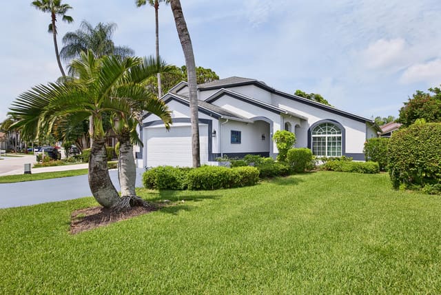 126 HAMMOCKS Drive, River Bridge, Greenacres, FL