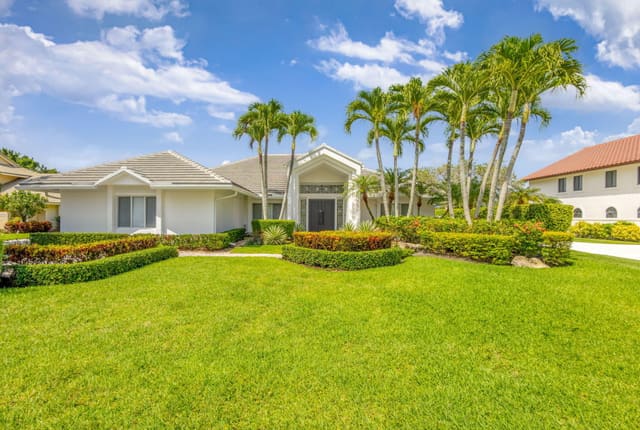 11 MARLWOOD Lane, Palm Beach Gardens, FL 33418