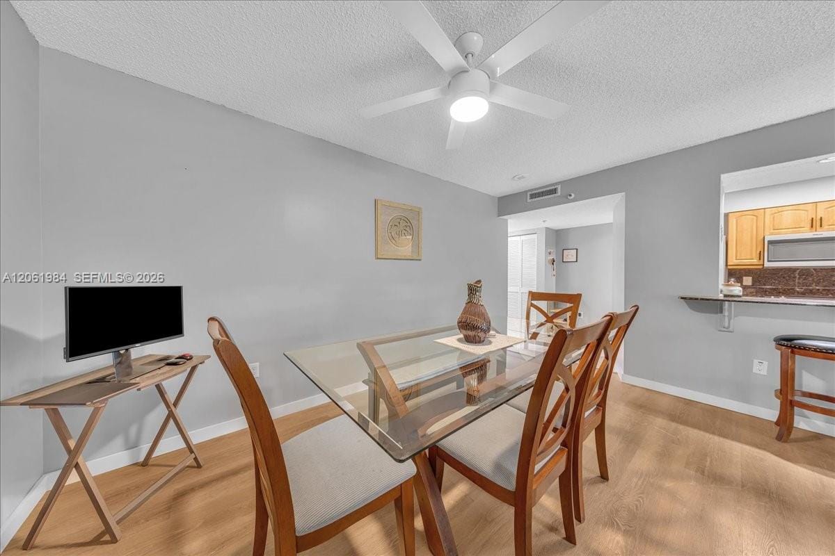 2240 N Cypress Bend Drive 204 — photo 9