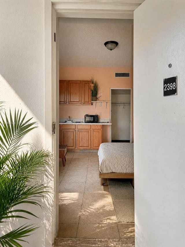 26 Diplomat Parkway 2398, Hallandale Beach, FL 33009