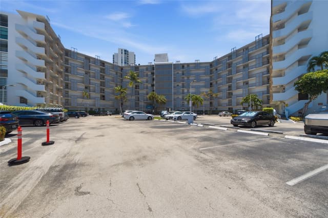 3401 N Country Club Drive 804, Aventura, FL 33180