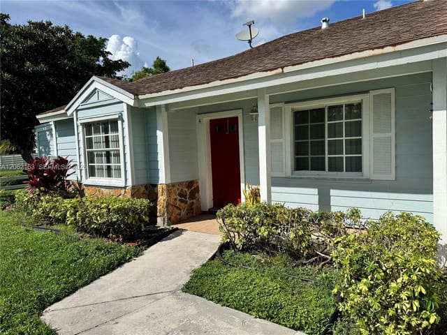 14700 SW 139th Avenue 4-40, Miami, FL 33186
