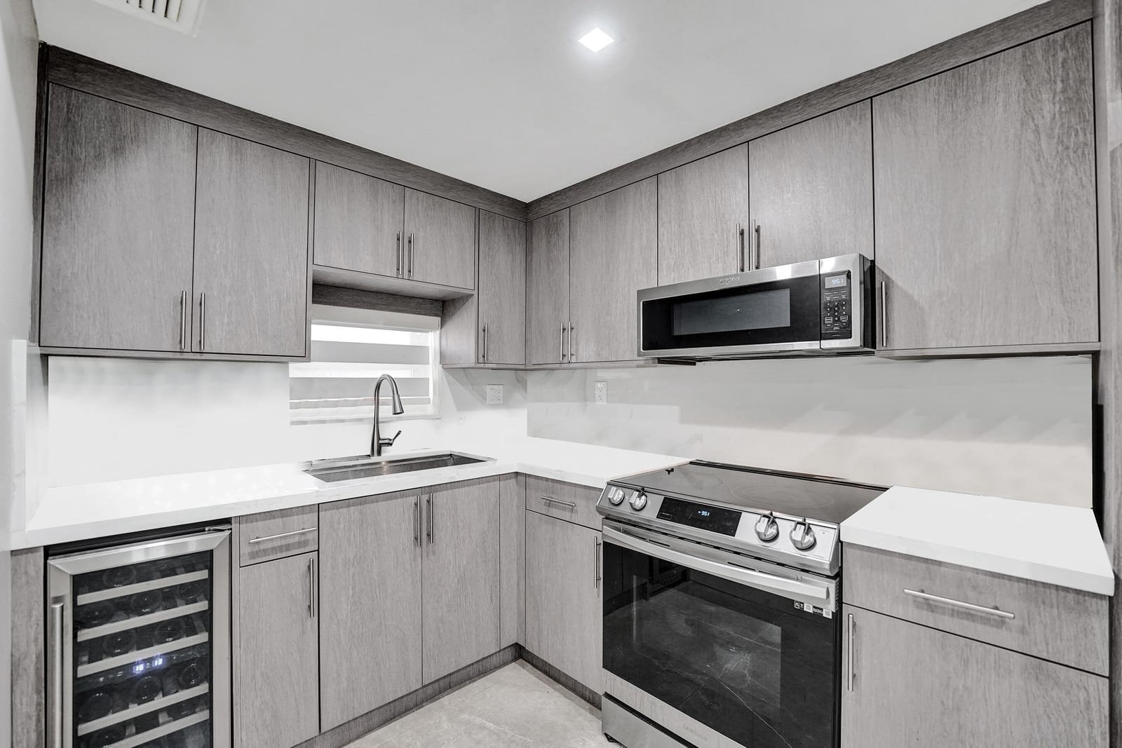 9410 N Hollybrook Lake Drive 201 — photo 11