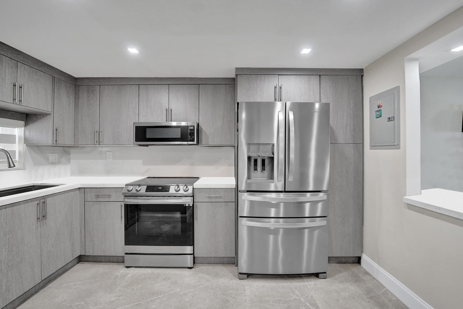 9410 N Hollybrook Lake Drive 201 — photo 3