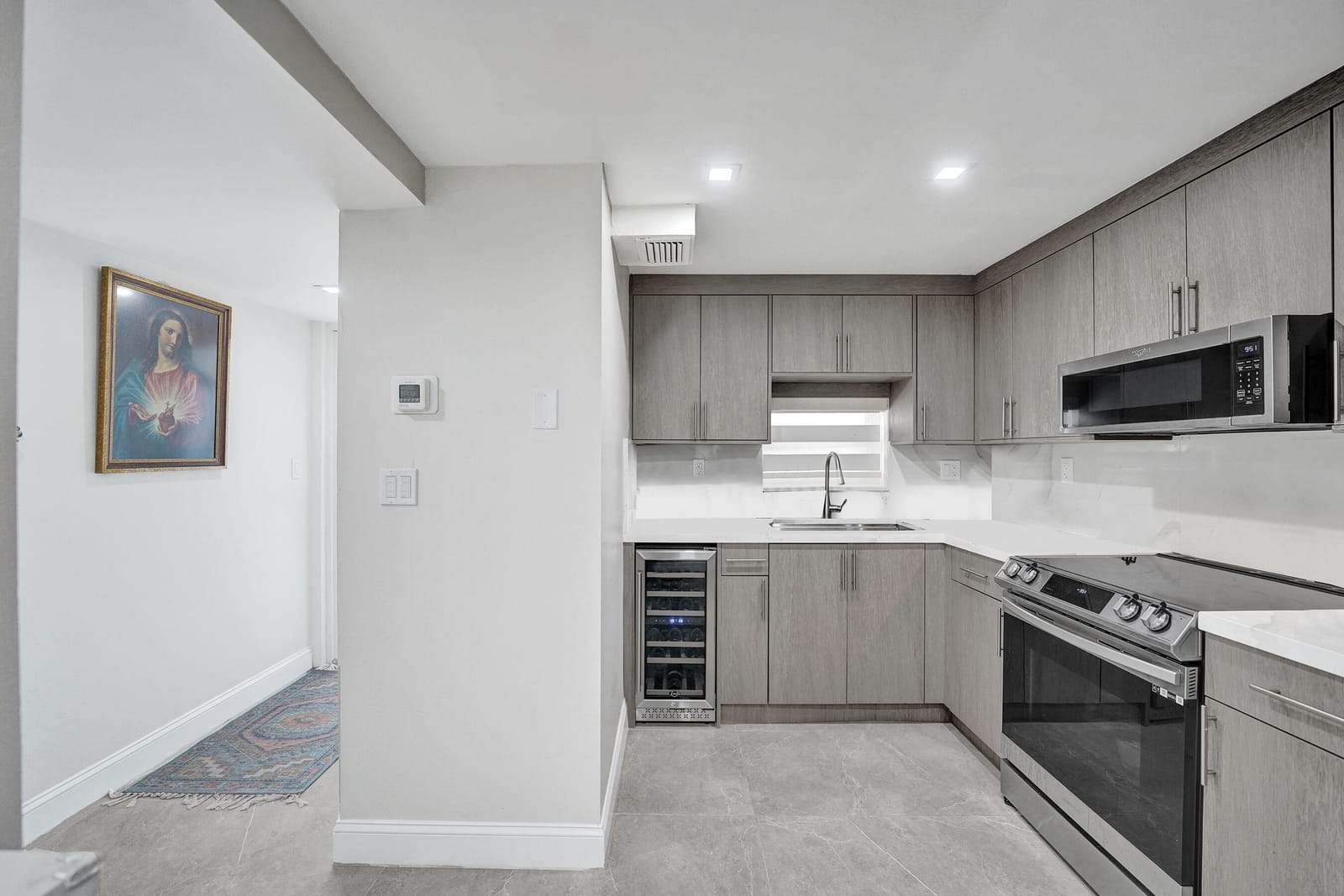 9410 N Hollybrook Lake Drive 201 — photo 8