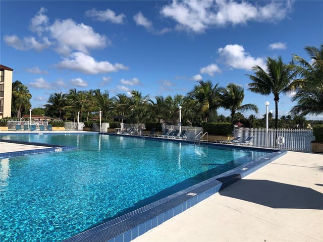 14221 N Kendall Drive 112C, Miami, FL 33186