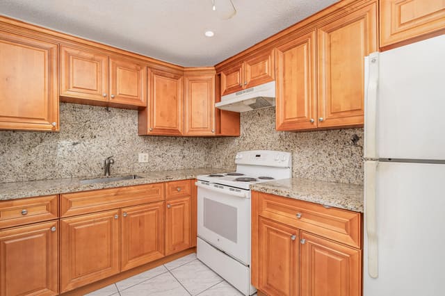 1330 NW 43rd Avenue 202, Park South, Lauderhill, FL
