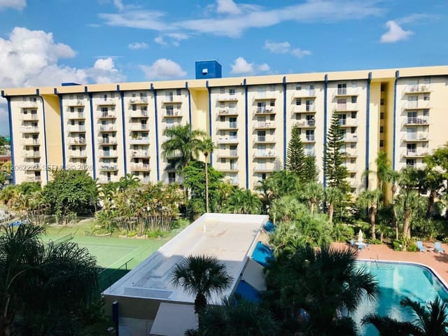 4550 NW 9th Street 706E, Yolanda Villas, Miami, FL