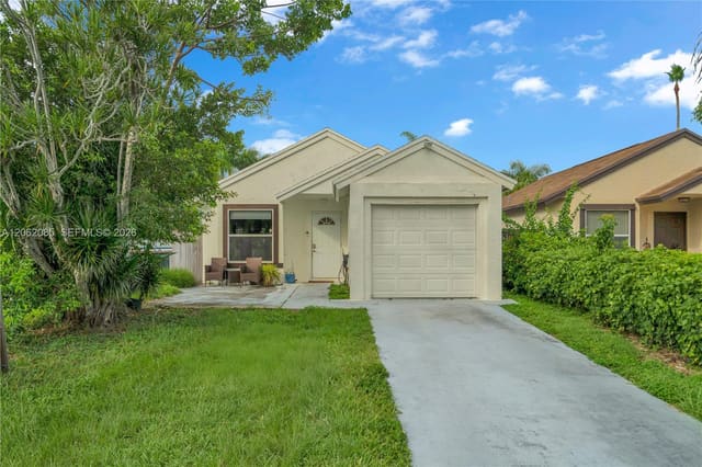 949 SW 7th Place, Villas Of Palm Bay, Florida City, FL