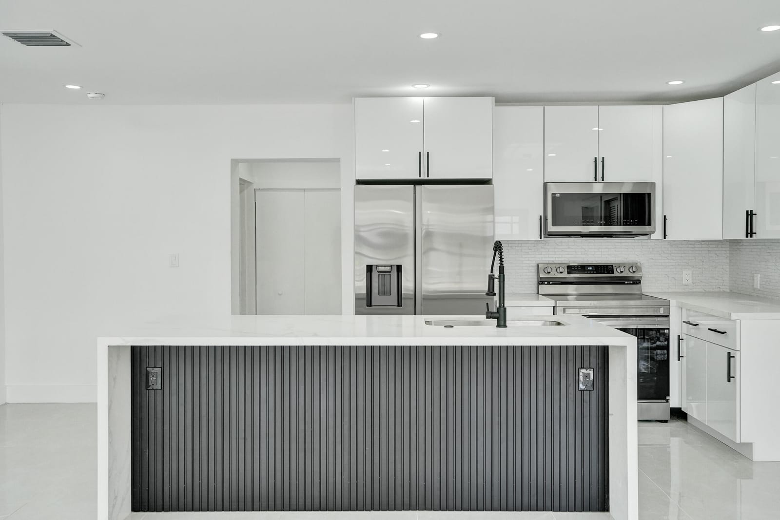 3234 Taft Street — photo 3