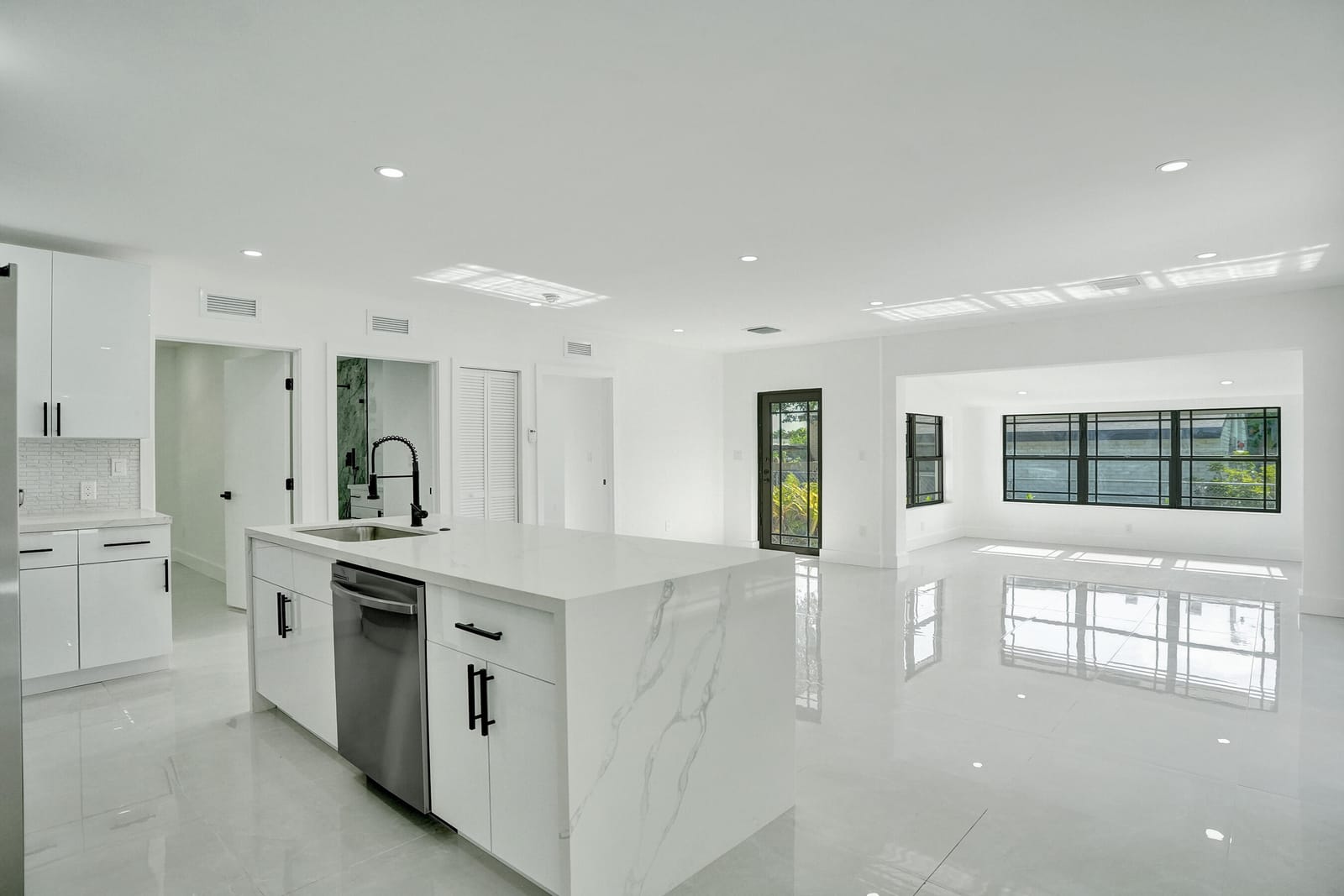 3234 Taft Street — photo 9
