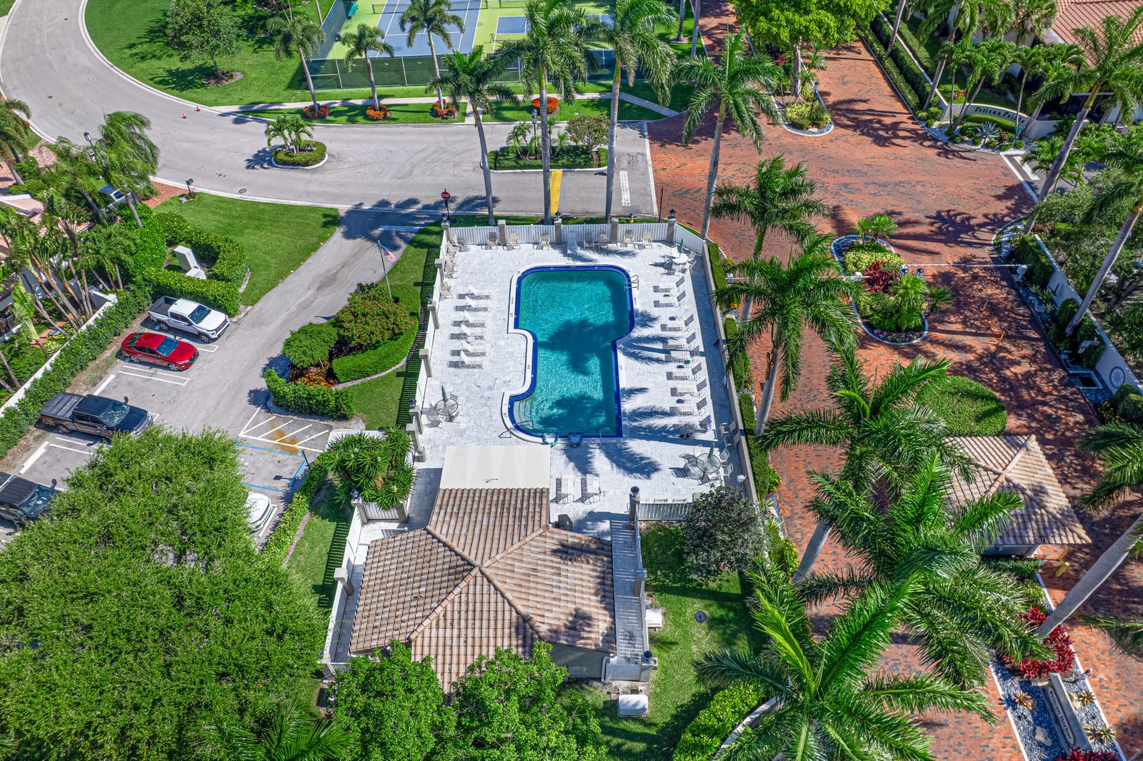 85 PELICAN POINTE Drive 203 — photo 3