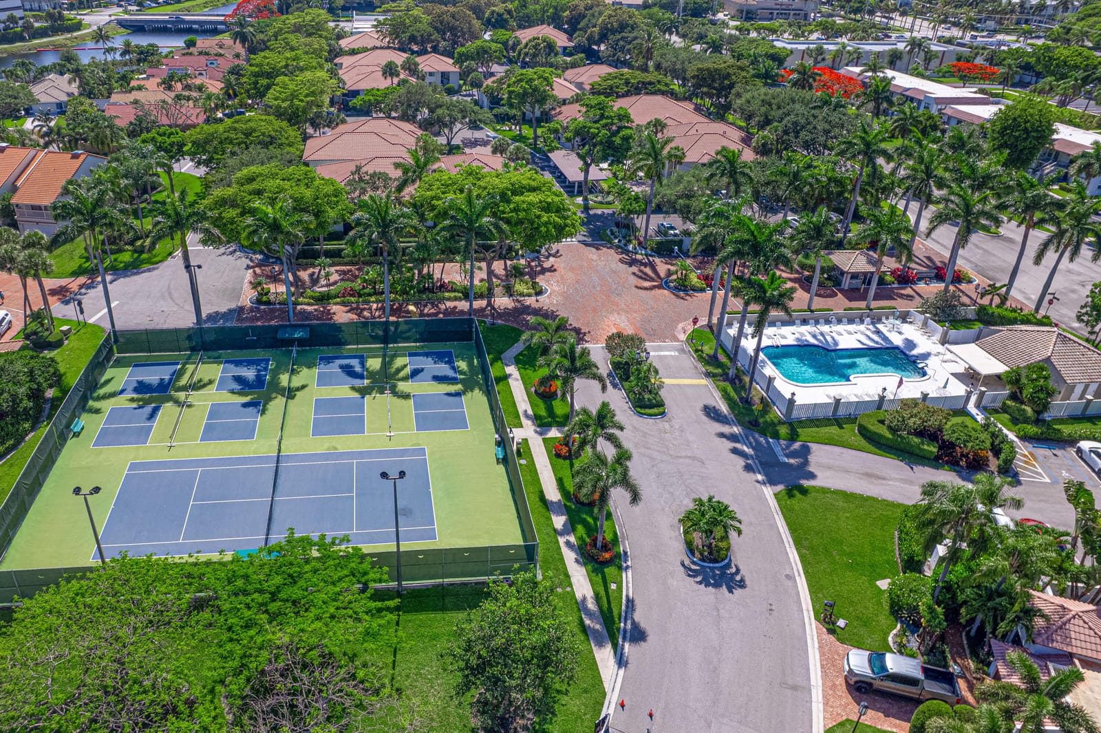 85 PELICAN POINTE Drive 203 — photo 6