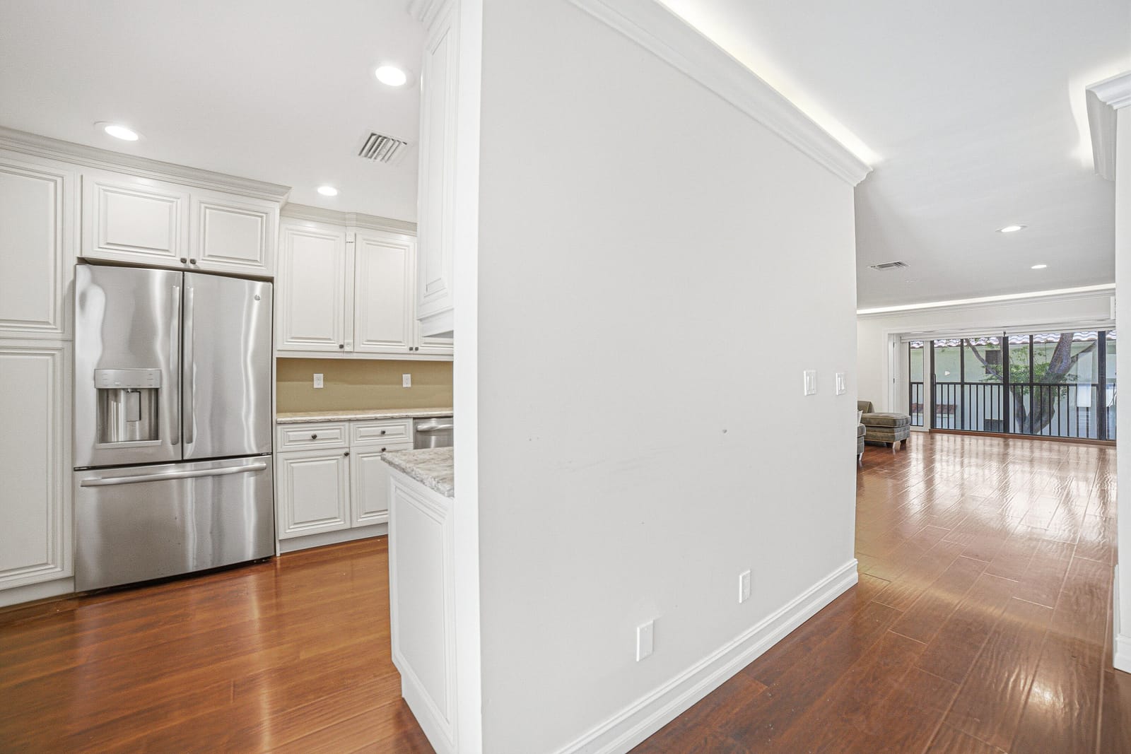 85 PELICAN POINTE Drive 203 — photo 10