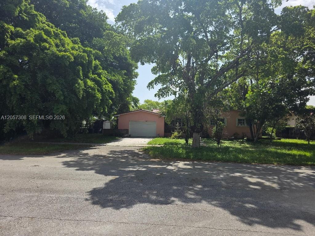 881 Albatross Street — photo 2