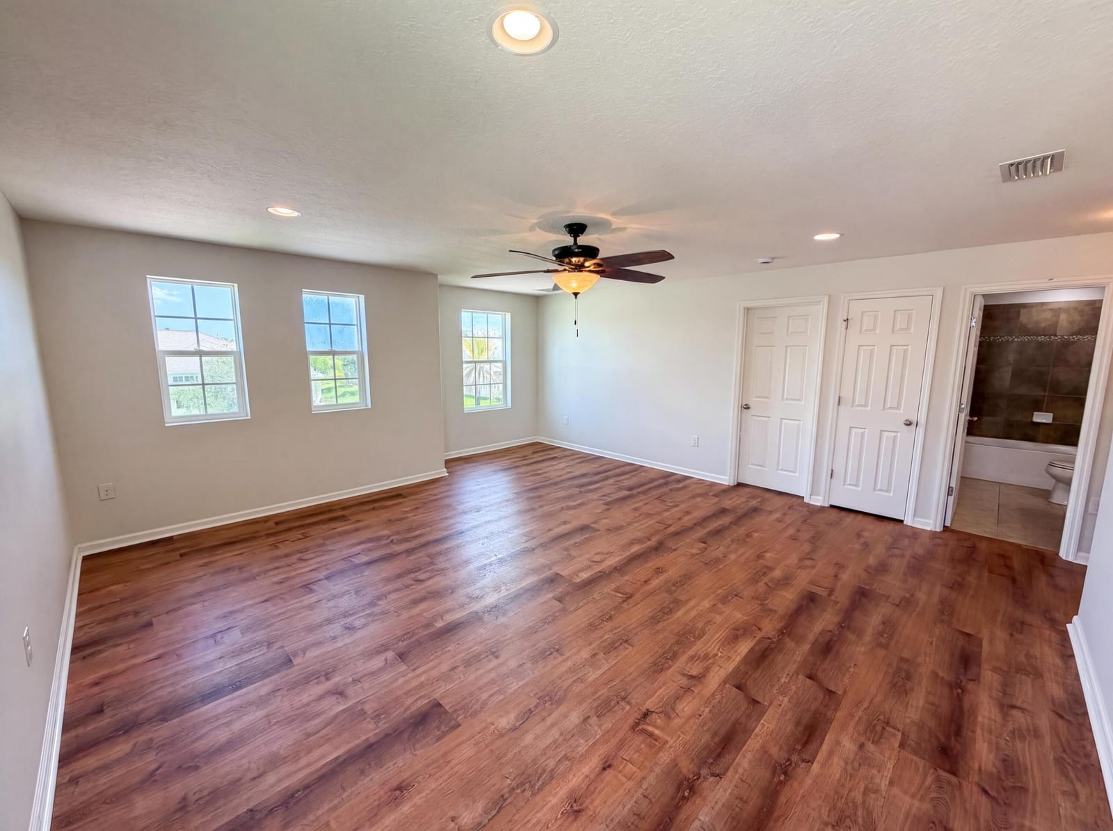 5845 Wyndham Manor — photo 4