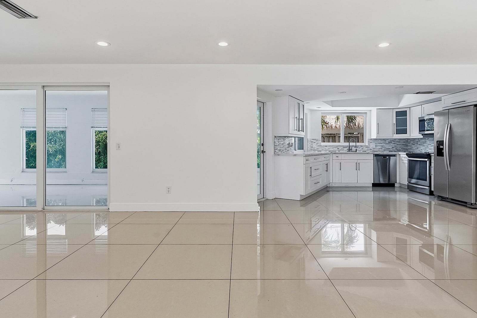 2910 NE 40TH Court — photo 5