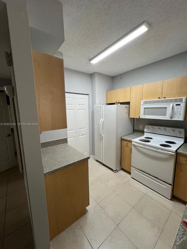 8020 N Nob Hill Road 102, Tamarac, FL 33321