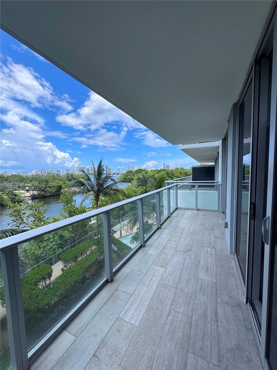 16385 Biscayne Boulevard 305, North Miami Beach, FL 33160