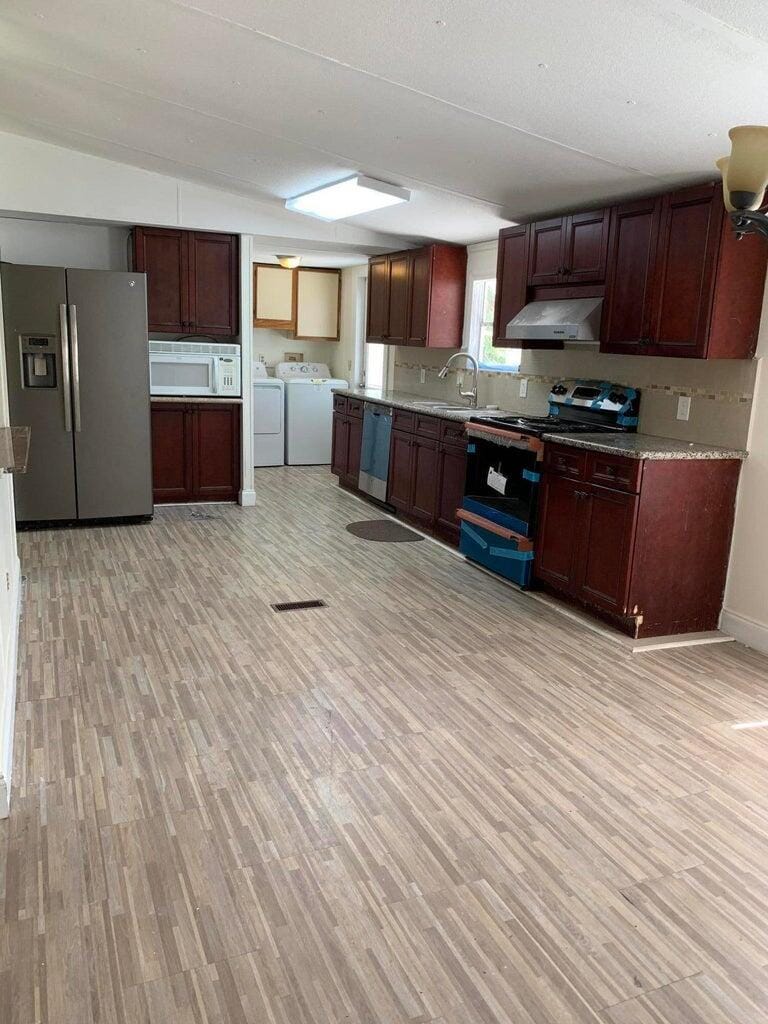 10629 S 228TH Lane — photo 3
