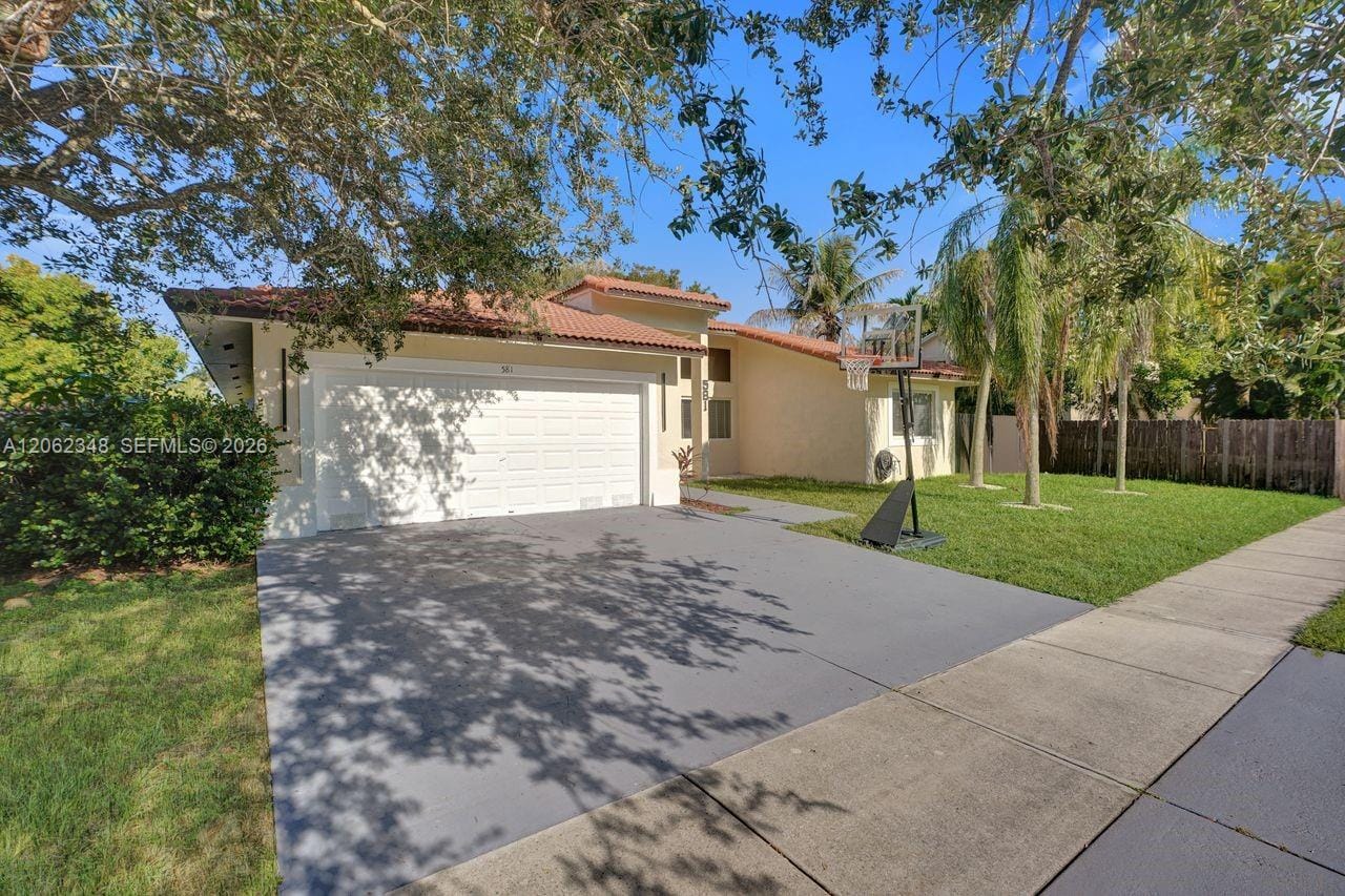 581 SW 169th Way — photo 2