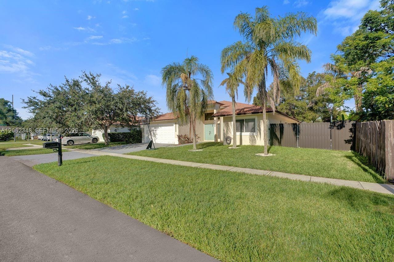 581 SW 169th Way — photo 3
