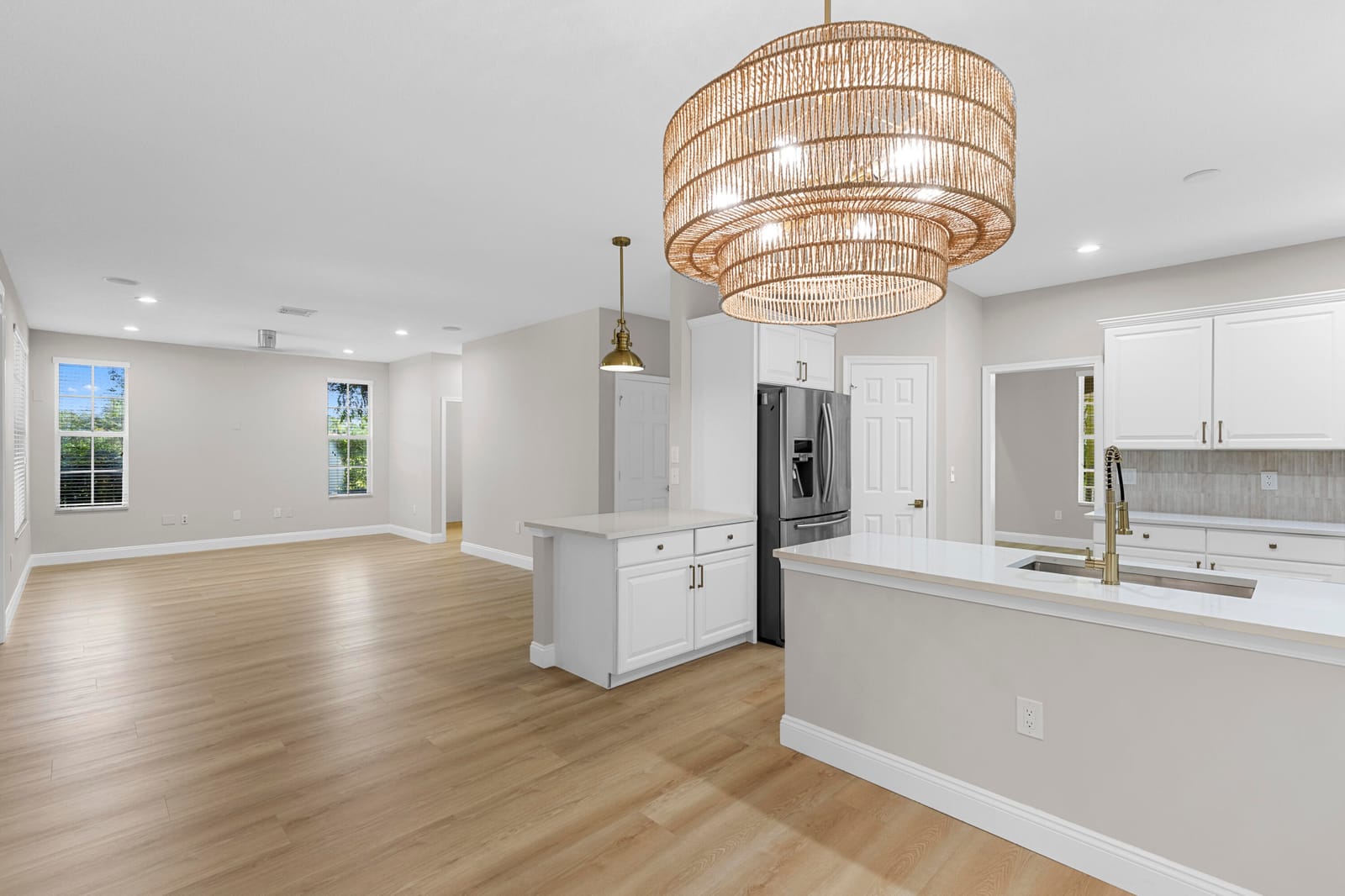 1636 FENTON Drive — photo 2