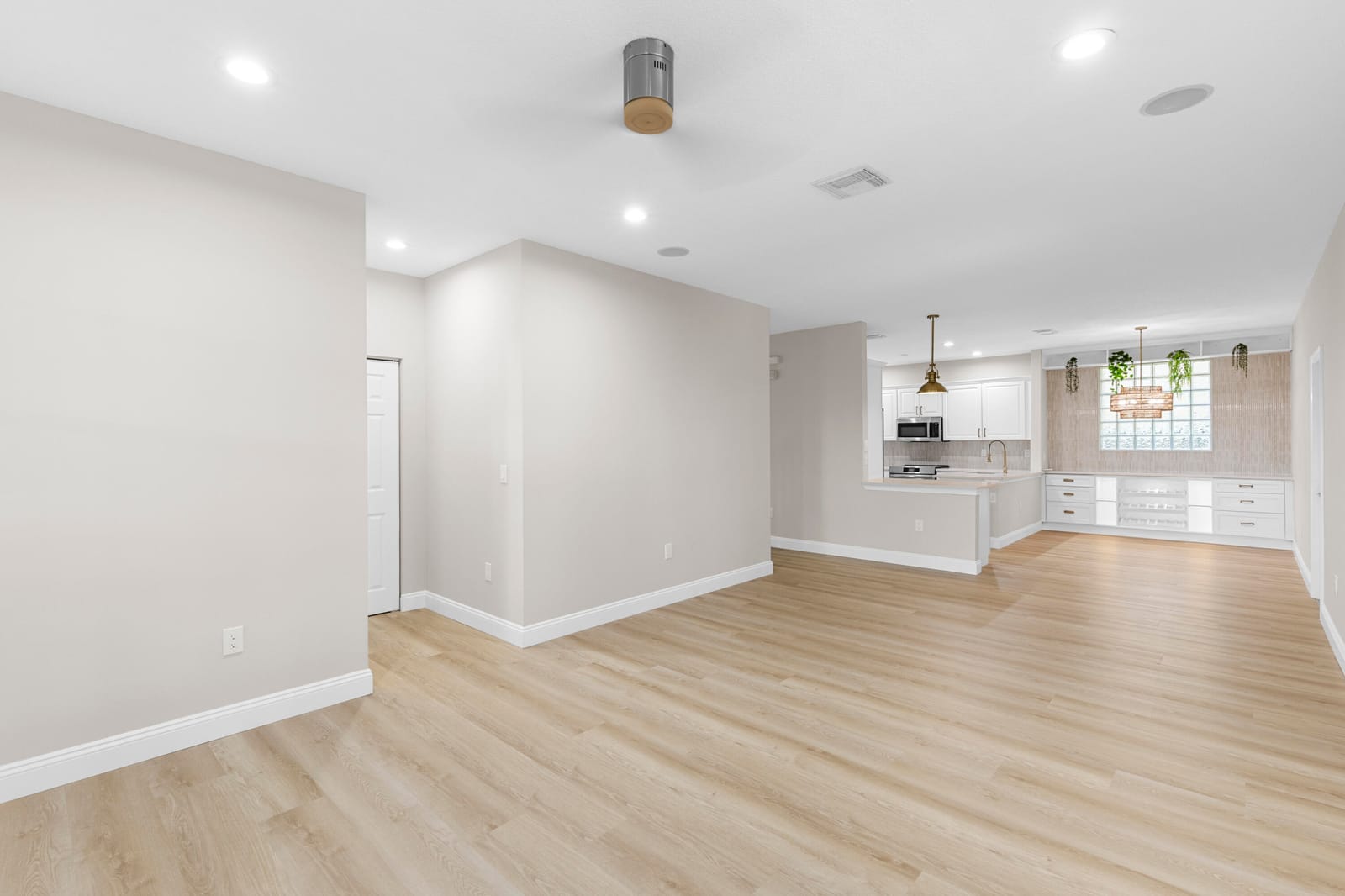 1636 FENTON Drive — photo 10